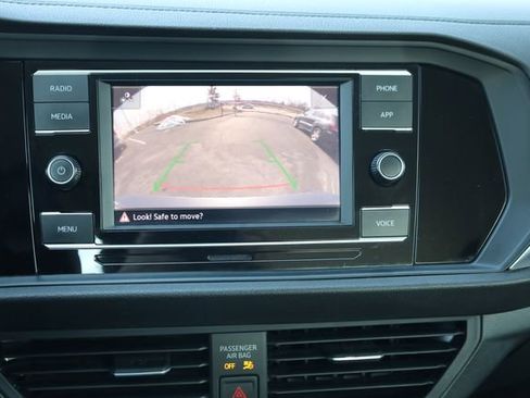 Used 2024 Volkswagen Jetta SE image 22