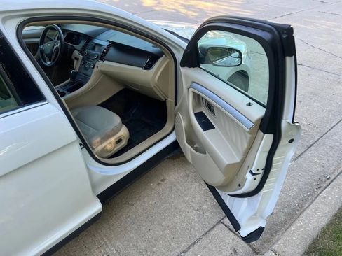 Used 2018 Ford Taurus SE image 22