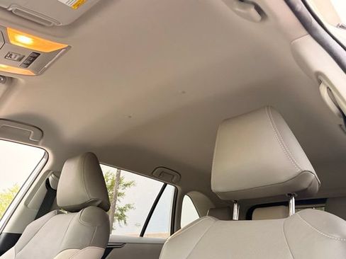 Used 2020 Toyota RAV4 XLE w/ XLE Grade Weather Package AWD/4WD image 10