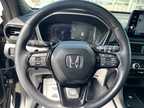 Certified 2025 Honda Pilot Black Edition image 14