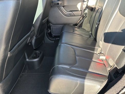 Used 2017 Jeep Wrangler Unlimited Sahara AWD/4WD image 50