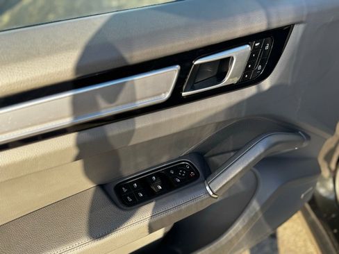 Used 2023 Porsche Cayenne S Platinum image 16
