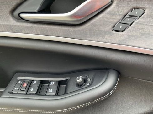 Used 2022 Jeep Grand Cherokee Limited 4xe image 32