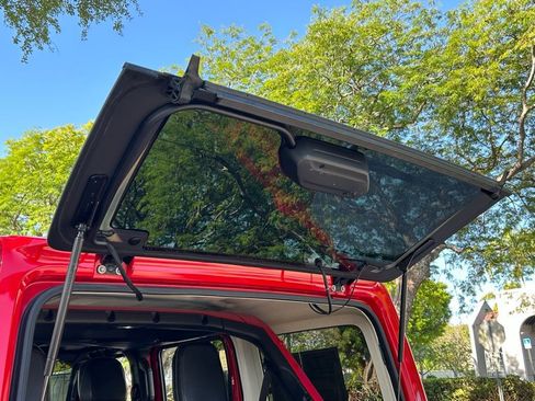 Used 2018 Jeep Wrangler Unlimited Sahara AWD/4WD image 50