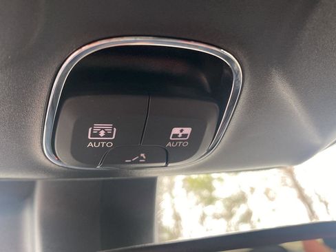 Certified 2025 Jeep Compass Limited w/ High Altitude Package image 17