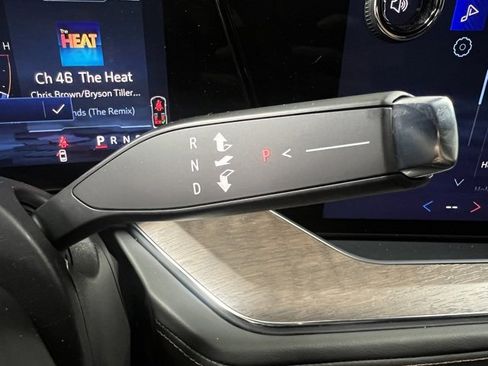 Used 2025 Chevrolet Suburban High Country image 26