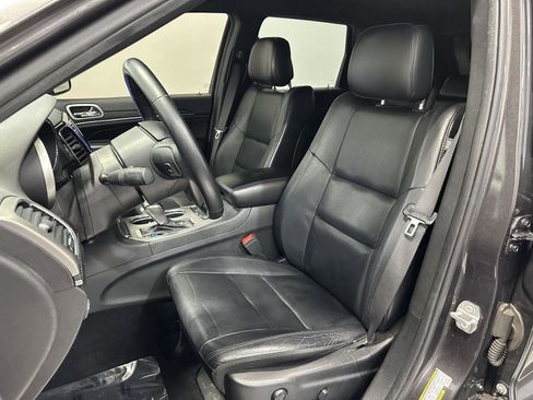 Used 2019 Jeep Grand Cherokee Limited w/ Trailer Tow Group IV AWD/4WD image 16