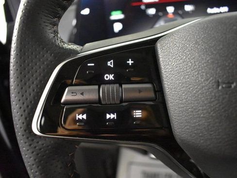 Certified 2023 Nissan Ariya FWD image 16