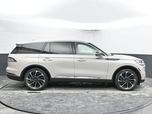 Used 2024 Lincoln Aviator Reserve w/ Equipment Group 201A image 3