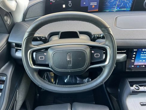 Certified 2025 Lincoln Navigator L Reserve AWD/4WD image 12
