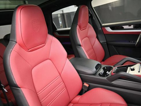 Certified 2025 Porsche Cayenne S AWD/4WD image 26