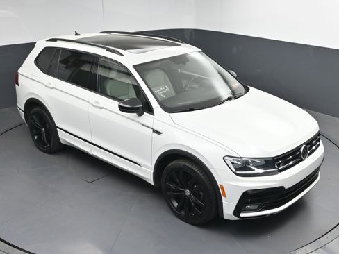 Used 2021 Volkswagen Tiguan SE R-Line image 31
