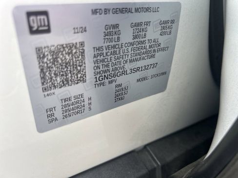 Certified 2025 Chevrolet Suburban High Country image 39