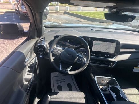 New 2026 Chevrolet Equinox LT w/ Convenience Package II image 27