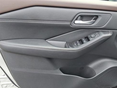 Used 2023 Nissan Rogue SV w/ SV Premium Package image 13