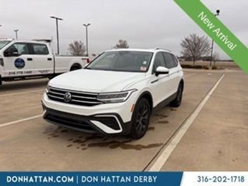 Used 2024 Volkswagen Tiguan SE image 1