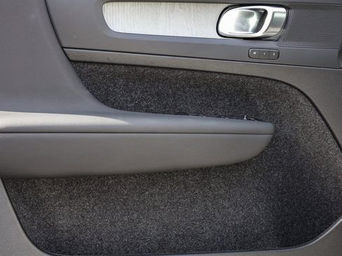 New 2025 Volvo XC40 B5 Core w/ Climate Package image 19