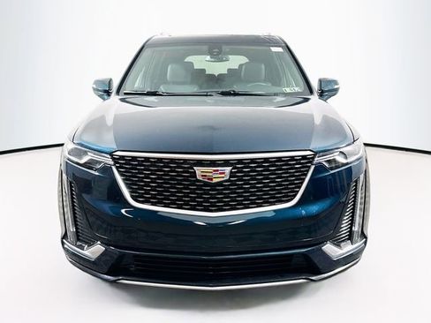 New 2025 Cadillac XT6 Luxury image 2