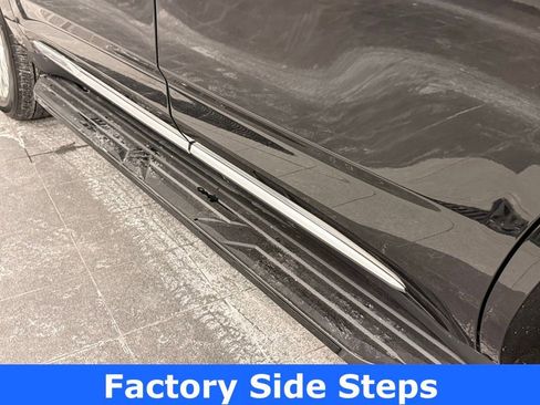 Used 2023 Cadillac Escalade Premium Luxury image 28