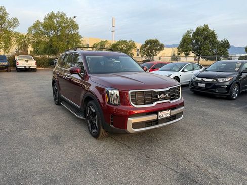 Used 2023 Kia Telluride S w/ S Sunroof Package image 2