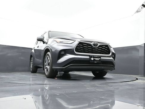 Used 2023 Toyota Highlander XLE AWD/4WD image 48