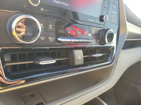 Used 2023 Toyota Highlander LE image 21