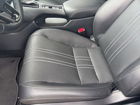 Used 2025 Honda HR-V EX-L image 11