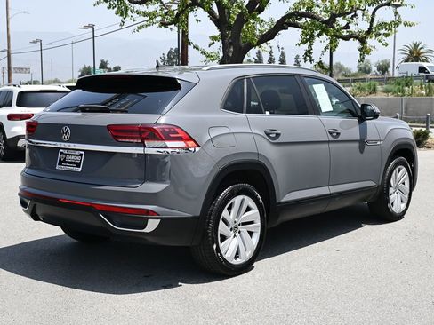 Used 2020 Volkswagen Atlas Cross Sport SE FWD image 4