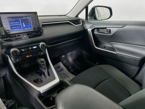 Used 2021 Toyota RAV4 LE image 21