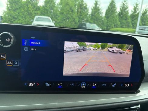 Used 2026 Chevrolet Traverse LT AWD/4WD image 18