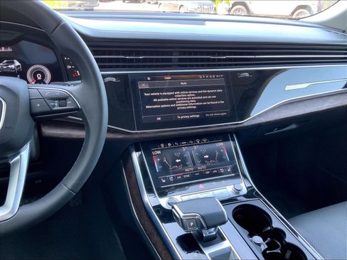Used 2023 Audi Q8 Prestige w/ Prestige Package AWD/4WD image 5