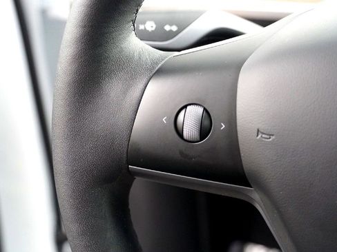 Used 2022 Tesla Model Y Performance image 14