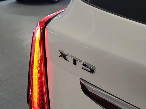 Certified 2022 Cadillac XT5 Premium Luxury image 7
