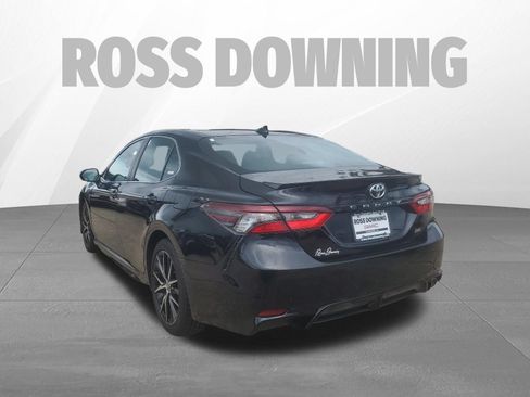Used 2022 Toyota Camry SE FWD image 6