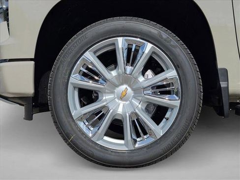 New 2026 Chevrolet Silverado 1500 High Country w/ High Country Premium Package AWD/4WD image 18
