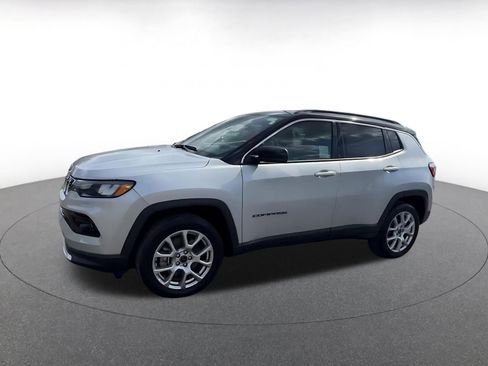 Used 2025 Jeep Compass Limited image 8
