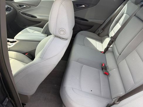 Used 2017 Chevrolet Malibu LT FWD image 8