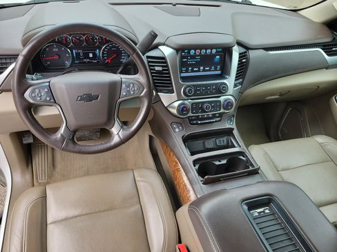 Used 2020 Chevrolet Suburban Premier image 10