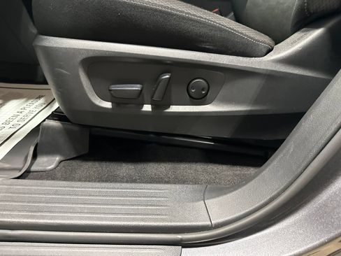 Used 2024 Nissan Pathfinder SV AWD/4WD image 11