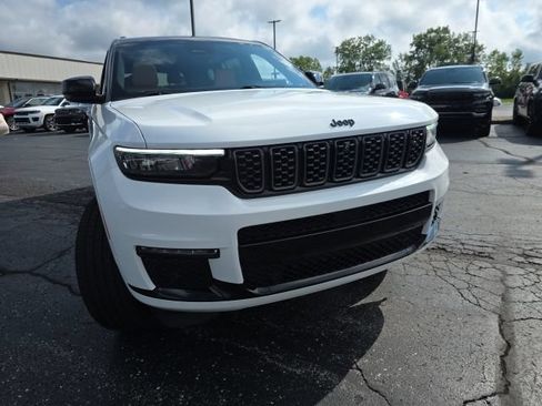 Used 2024 Jeep Grand Cherokee L Summit AWD/4WD image 11