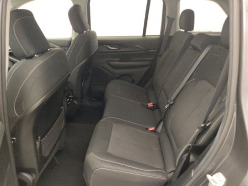 Used 2024 Jeep Grand Cherokee Laredo RWD image 18
