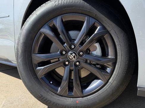 New 2026 Toyota Sienna XSE image 10