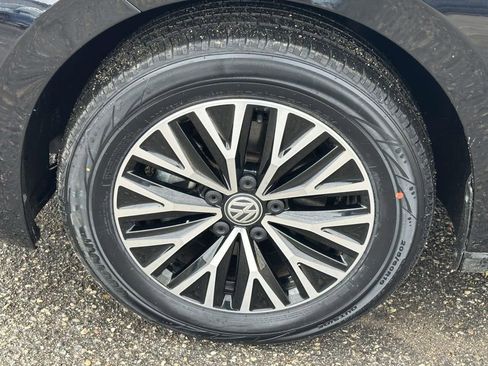 Certified 2021 Volkswagen Jetta SE w/ SE Cold Weather Package image 9