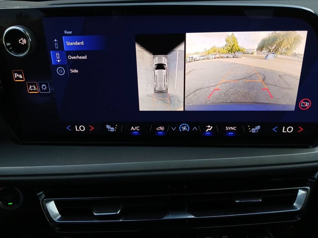 Used 2024 Chevrolet Traverse LS FWD image 9