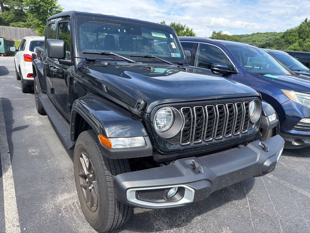 Used 2024 Jeep Gladiator Sport AWD/4WD image 3