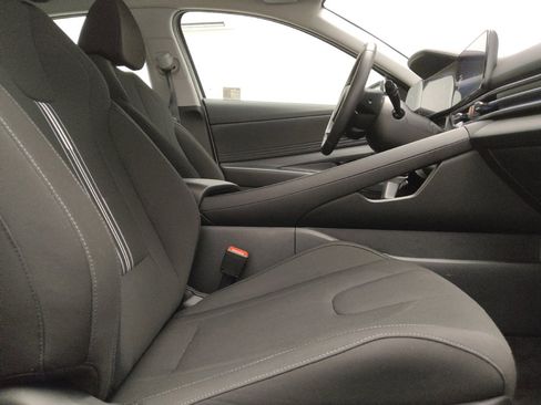 Used 2025 Hyundai Elantra SEL FWD image 21