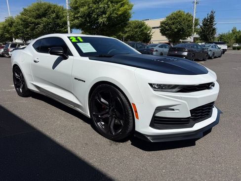 Used 2021 Chevrolet Camaro SS RWD image 7