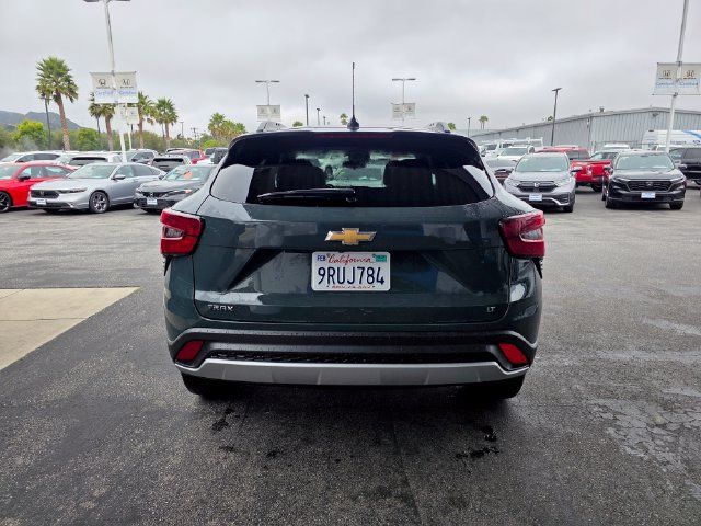 Used 2025 Chevrolet Trax LT FWD image 8