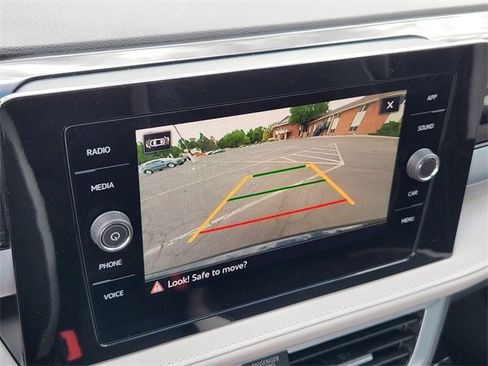 New 2025 Volkswagen Taos SE image 16