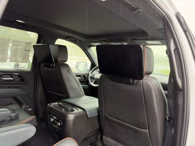 Used 2025 GMC Yukon AT4 w/ AT4 Premium Plus Package AWD/4WD image 17